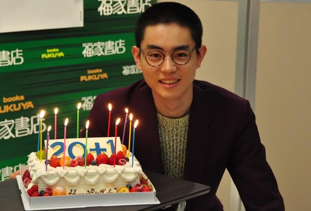 菅田将暉、写真集で女装に目覚めた？「いつか芝居でもやってみたい！」