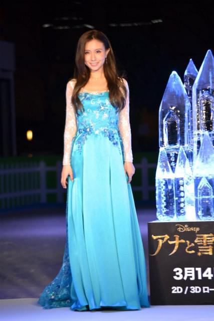 “雪の女王”May J.念願のディズニー楽曲を氷上で大熱唱！