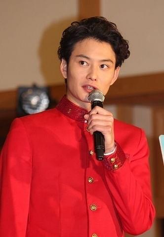 濱田岳＆岡田将生“おふざけ”封印、深田恭子は白馬に乗って……