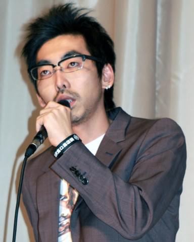 池松壮亮、「愛の渦」の“R18+”な初日舞台挨拶で奔放な性欲明かす