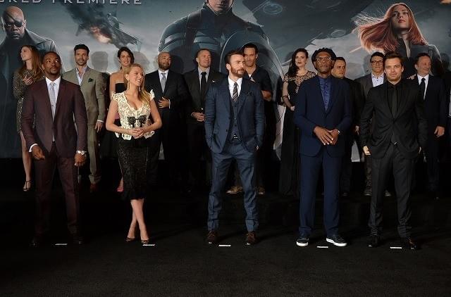 妊娠発表のスカヨハがセクシー衣装で登場「キャプテン・アメリカ2」ワールドプレミア