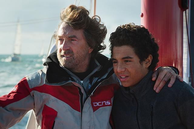 孤立無援の大海原で男の友情を描く「ターニング・タイド 希望の海」予告編