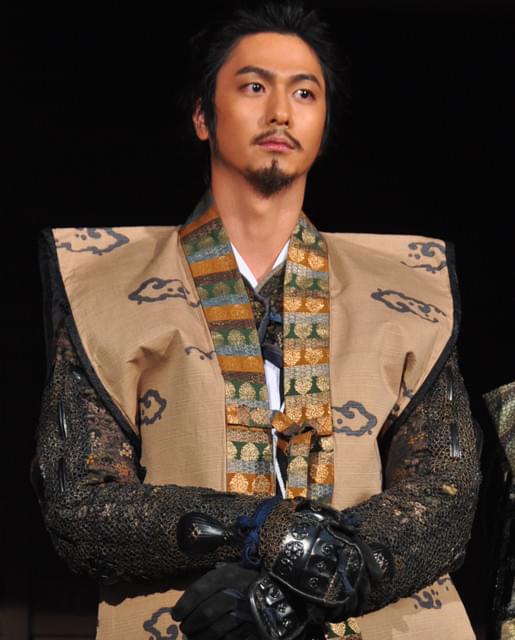 岡田准一、“息子”松坂桃李の横顔にうっとり 「キラキラしている！」