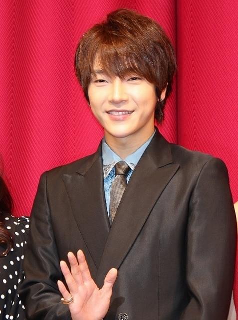 超新星ユナク「東京ドームより緊張」 単独初主演作プレミアにファン2000人