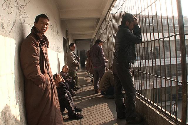 中国の精神病院を撮影した初の国際的ドキュメンタリー「収容病棟」予告編