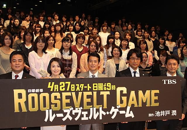 唐沢寿明、半沢超えに自信のガッツポーズ「笑うと倍返しするよ」