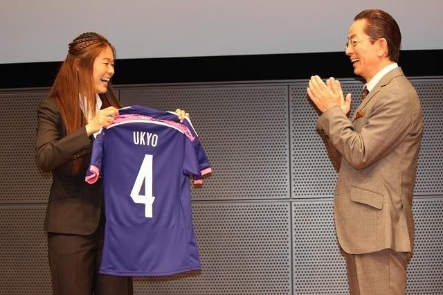 「相棒」水谷×成宮、“勝負”近づく澤穂希選手とエール交換！