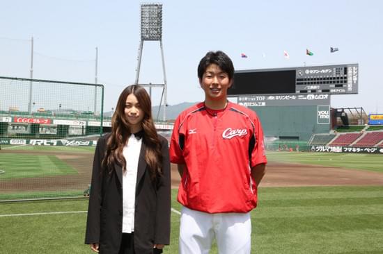 自身初の国歌斉唱に挑んだ片平里菜と大瀬良大地投手