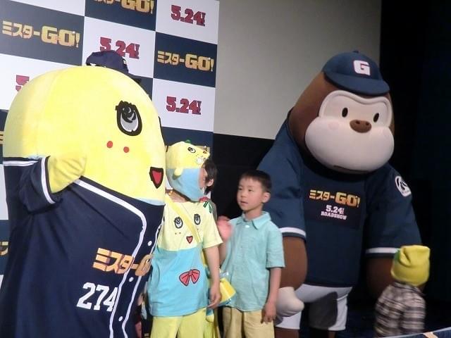 ふなっしー、年収は「梨箱換算で10万箱」 イベントで魔球「梨ナックル」披露