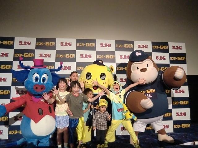 ふなっしー、年収は「梨箱換算で10万箱」 イベントで魔球「梨ナックル」披露