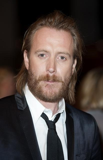 マッドハッターの父親を演じるリス・エバンス