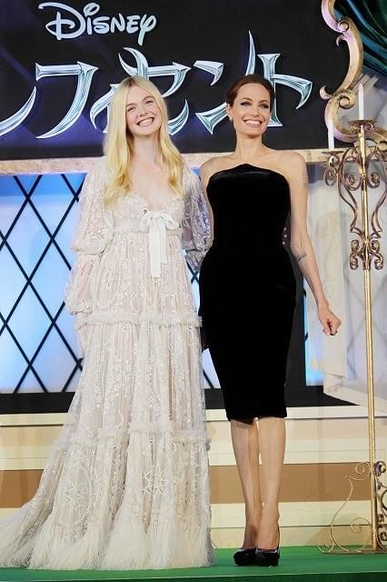 アンジェリーナ・ジョリー、黒の妖艶“マレフィセント”ドレスでファン2500人魅了