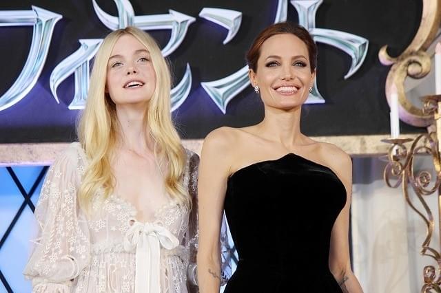 アンジェリーナ・ジョリー、黒の妖艶“マレフィセント”ドレスでファン2500人魅了