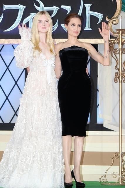 アンジェリーナ・ジョリー、黒の妖艶“マレフィセント”ドレスでファン2500人魅了