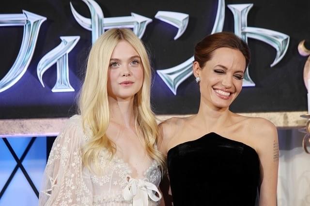 アンジェリーナ・ジョリー、黒の妖艶“マレフィセント”ドレスでファン2500人魅了