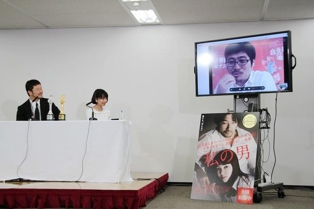 モスクワ2冠「私の男」浅野＆二階堂、トロフィーに感無量 スカイプ参加の熊切監督も笑顔