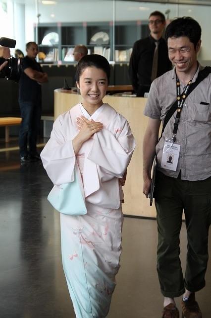 「舞妓はレディ」仏パリのファンに大ウケ、主演・上白石萌音が手ごたえ