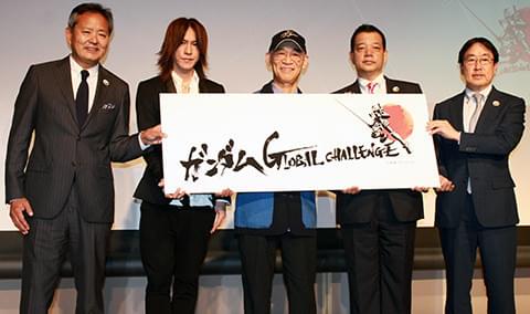 東京・台場に立つ等身大ガンダムの立像が動く!