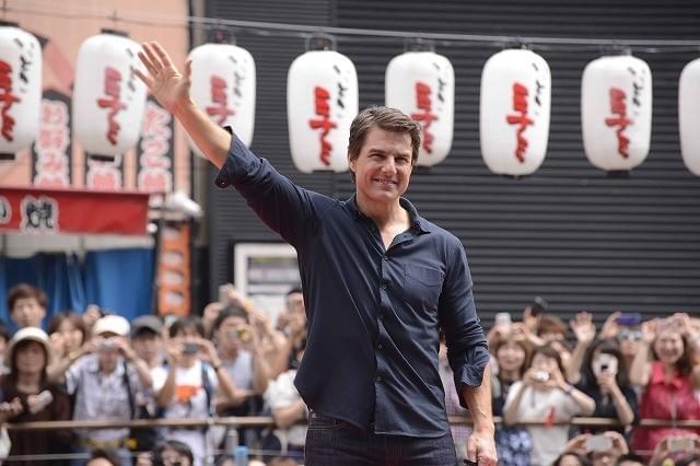 大阪・道頓堀川での“クルーズ”姿 「マイド！」の声に約3000人が熱狂！