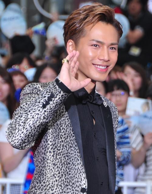 能年玲奈＆登坂広臣ら新宿大通り練り歩きで3000人熱狂