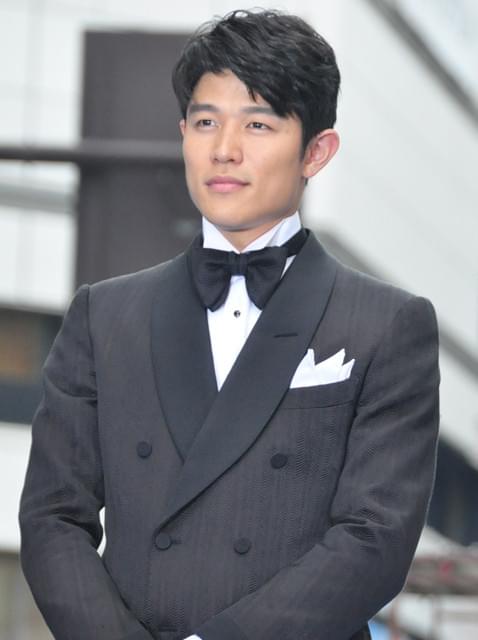 能年玲奈＆登坂広臣ら新宿大通り練り歩きで3000人熱狂