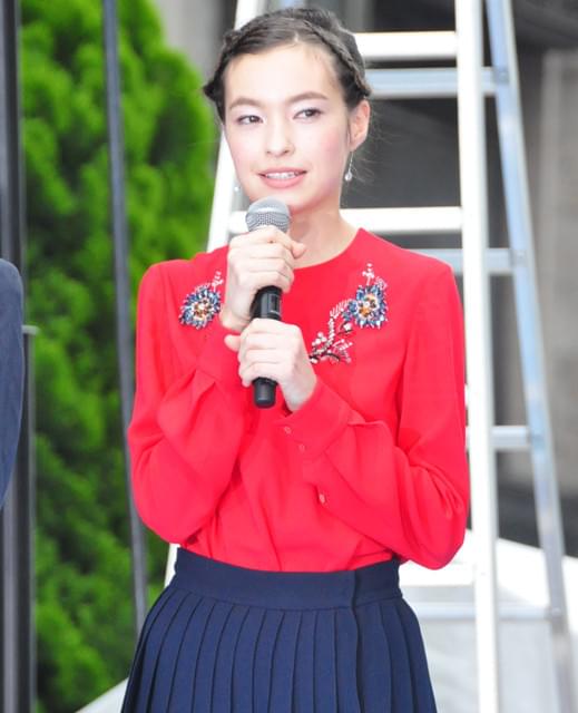 能年玲奈＆登坂広臣ら新宿大通り練り歩きで3000人熱狂