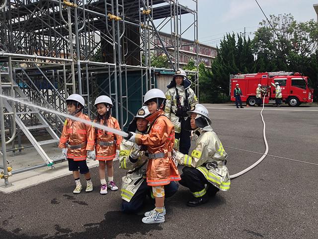 「プレーンズ2」公開記念特番で、鈴木福くんらが日本の働く乗り物を体験