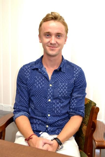 トム・フェルトン、震災チャリティでファンと交流「お返しできてうれしい」