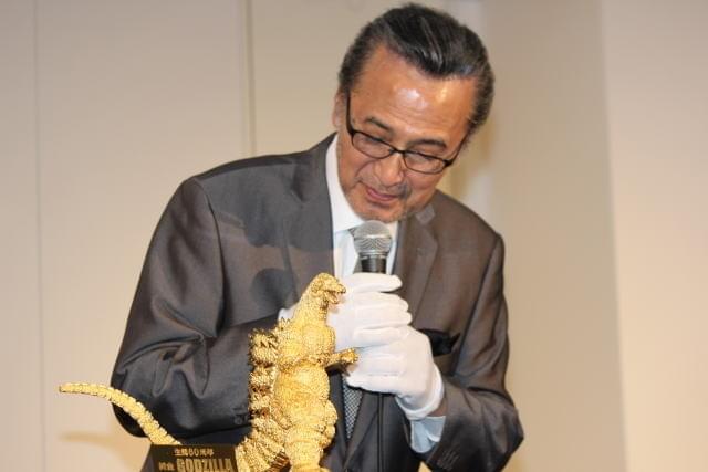 宝田明、純金ゴジラと対面！渋谷で生誕60周年記念した「G博」開幕
