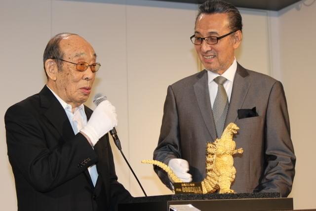宝田明、純金ゴジラと対面！渋谷で生誕60周年記念した「G博」開幕