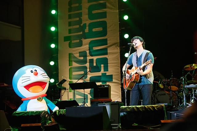 秦基博のライブにドラえもんが飛び入り参加！