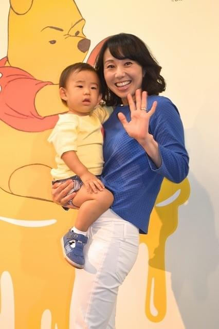 理汰郎くん、突然のプーさんにビックリで大泣き！母・東尾理子は困り顔