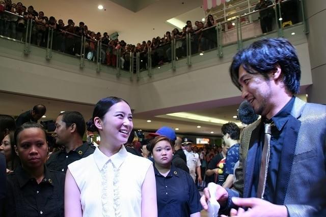 佐藤健、武井咲ら「るろ剣」引っさげ訪比！「愛してるよ」に5000人熱狂