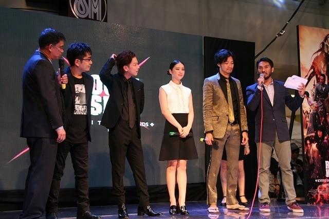 佐藤健、武井咲ら「るろ剣」引っさげ訪比！「愛してるよ」に5000人熱狂