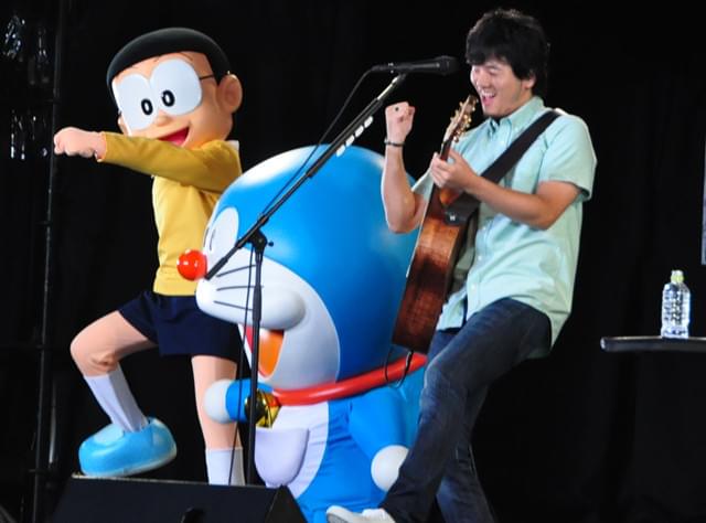 秦基博＆ファン1000人、のび太の誕生日にバースデーソング熱唱！