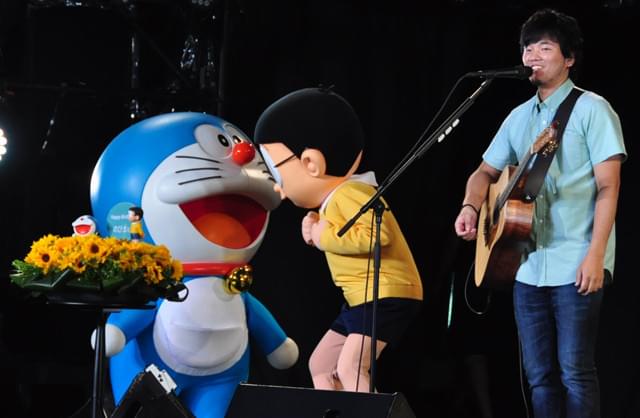 秦基博＆ファン1000人、のび太の誕生日にバースデーソング熱唱！