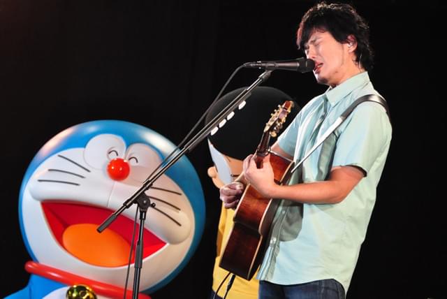 秦基博＆ファン1000人、のび太の誕生日にバースデーソング熱唱！