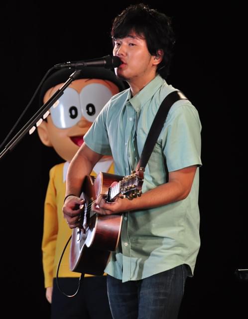 秦基博＆ファン1000人、のび太の誕生日にバースデーソング熱唱！