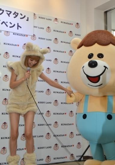 3年ぶり若槻千夏、ミニ丈で登場！子育てと“クマタン”に精