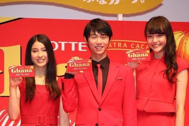 羽生結弦、“両手に花”にデレデレ 松井愛莉、土屋太鳳と新CM会見