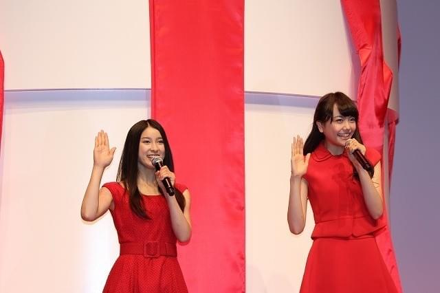 羽生結弦、“両手に花”にデレデレ 松井愛莉、土屋太鳳と新CM会見