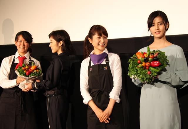 橋本愛＆松岡茉優「リトル・フォレスト」初日でさわやか笑顔