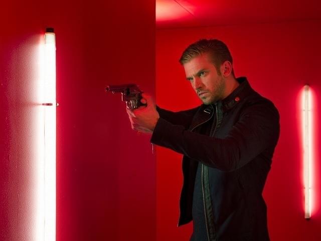 「ザ・ゲスト」の一場面