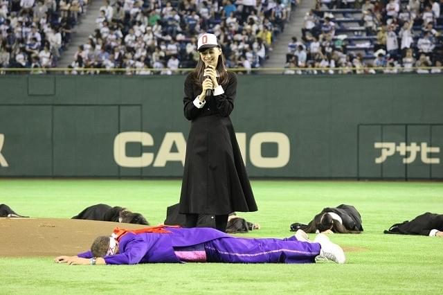 中条あやみ 参考にしたのは「貞子先輩！」始球式で“呪いの魔球”披露