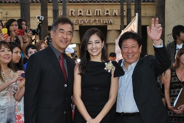 LAのファンの熱量を体感した（左から） 北村龍平監督、黒木メイサ、山本又一朗氏