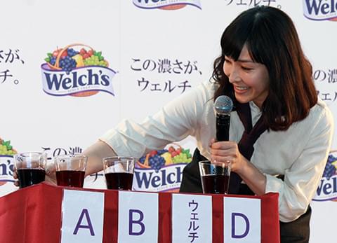 麻生久美子、CM出演の“利きウェルチ”正解に喜色満面