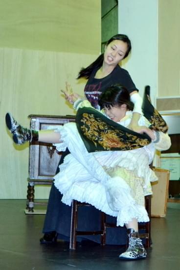 木南晴夏が高畑充希にチョークスリーパー!? 流血必至の舞台「奇跡の人」