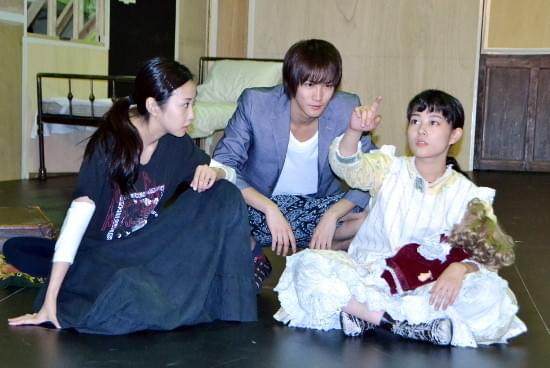 木南晴夏が高畑充希にチョークスリーパー!? 流血必至の舞台「奇跡の人」