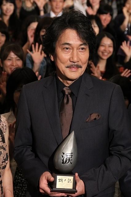 岡田准一、「蜩ノ記」試写で「役所さんが号泣」と暴露