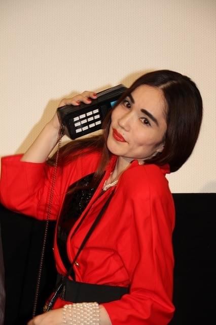 お笑い芸人・平野ノラ、「イフ・アイ・ステイ」試写で“バブル語アフレコ”披露